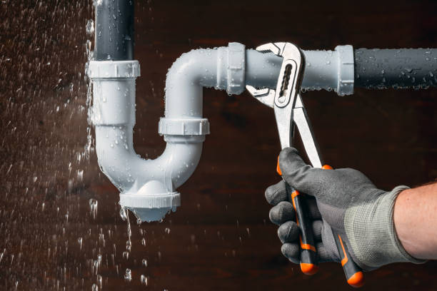 Professional Emergency Plumber technician working in Rosedale, IN